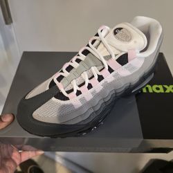 Airmax 95 Pink Sizs 8w & 8.5w 