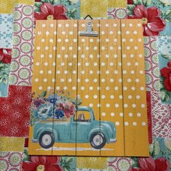 Pioneer Woman Wall Hanger With Clip