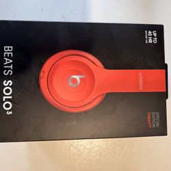 Beats Solo3 Wireless On-Ear Headphones, Class 1 Bluetooth, Red Apple W1 Headphone Chip, 40 Hours of Listening Time, Built-in Microphone