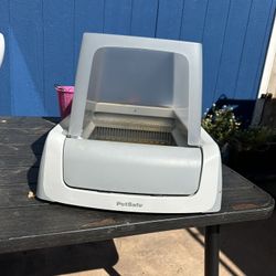 ScoopFree by PetSafe Covered Self-Cleaning Second Generation Cat Litter Box