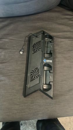 PS4 cooling dock with controller charging station