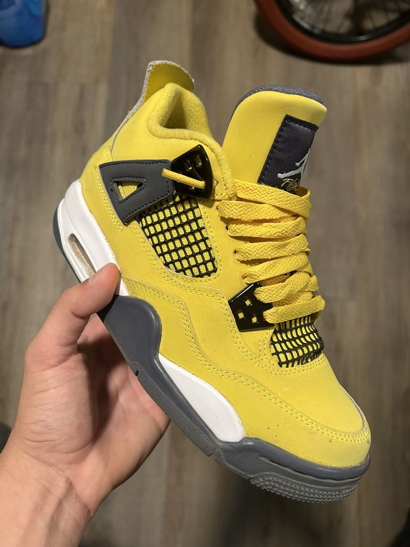 Jordan 4 lightning