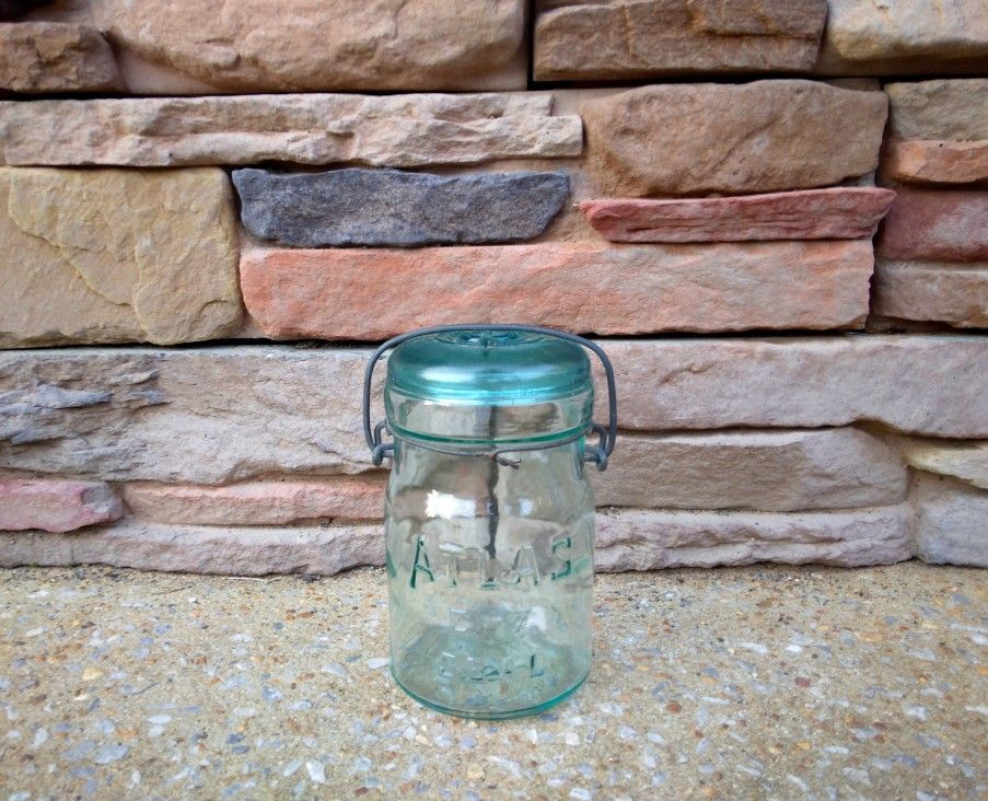 Vintage Atlas E-Z Seal Green Glass Pint Jar/Lid 