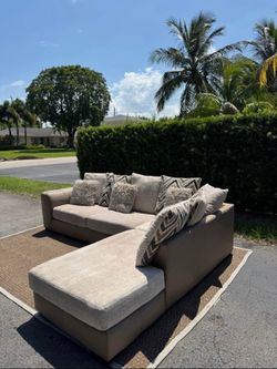 Novelia Beige Rooms To Go Sectional Sofa (Delivery Available)