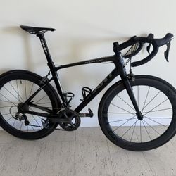 Giant Defy Carbon Road Bike With 60mm Carbon Wheels 
