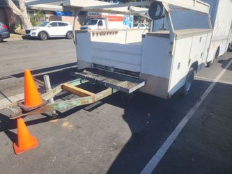 Dually trailer with heavy duty leaf springs.