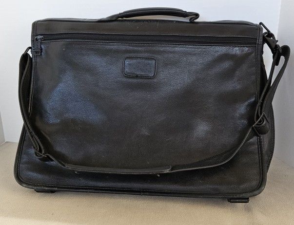 Tumi Alpha Black Business Bag Messenger Leather 12"H 17"W