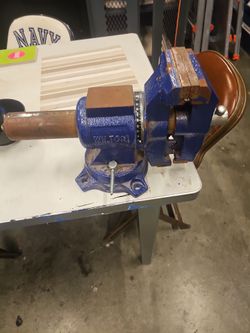 Bench vise