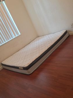 Queen size mattress in excellent condition