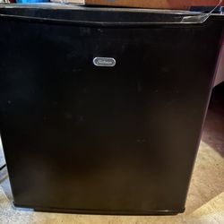 Mini fridge