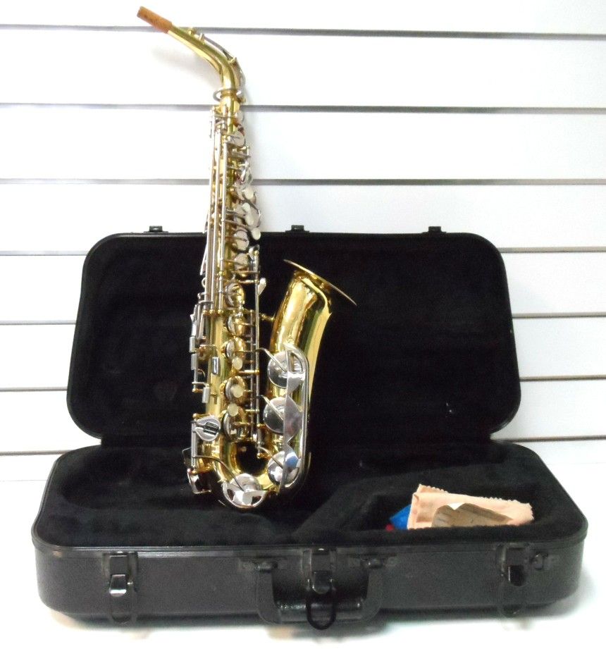 CONN 21M ALTO SAXOPHONE IN ORIGINAL CASE for Sale in San Antonio, TX
