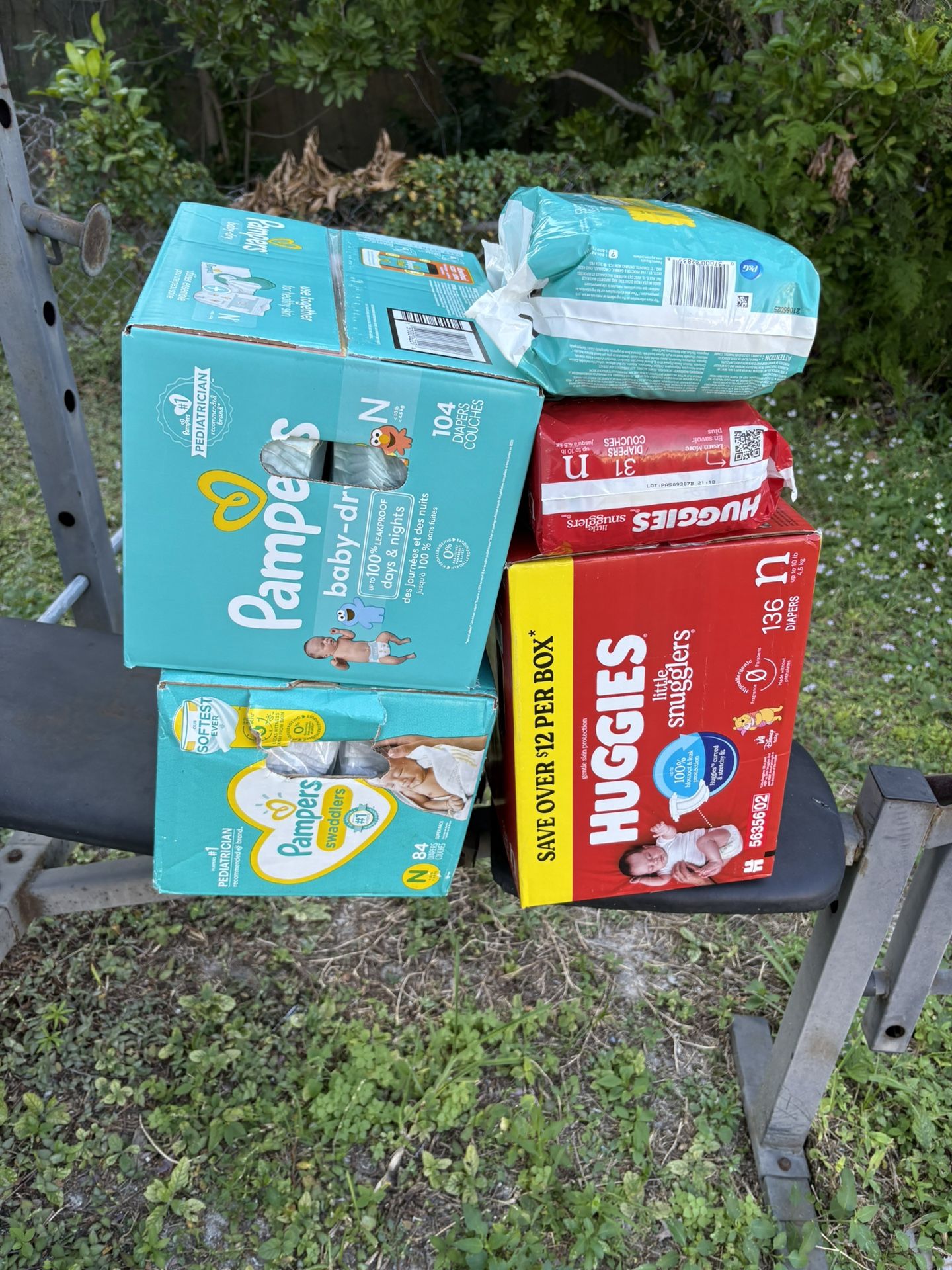 Newborn Diapers (Huggies & Pampers)