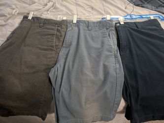 3 pairs of shorts Volcom sz 34