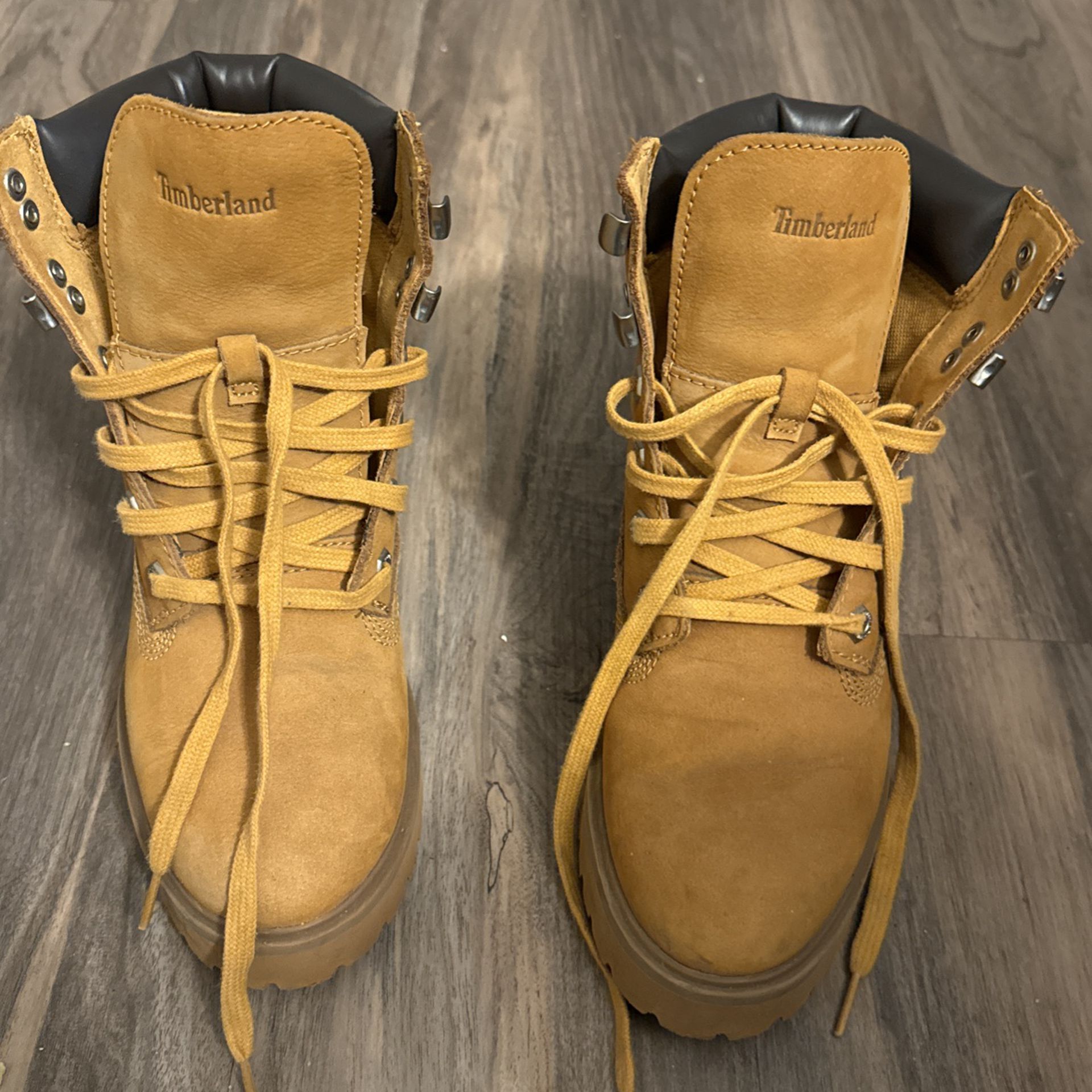 Women’s/ young ladies Size 6 Timberland Boots