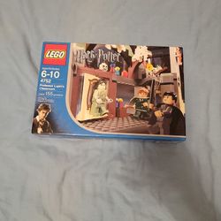 Sealed Lego Professor Lupin's Classroom 4752