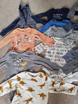 18 month old long sleeve onesies lot of 15. No stains. Gently worn by 1 baby.