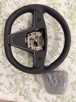 2024 Tesla Model S Steering Wheel and unused airbag