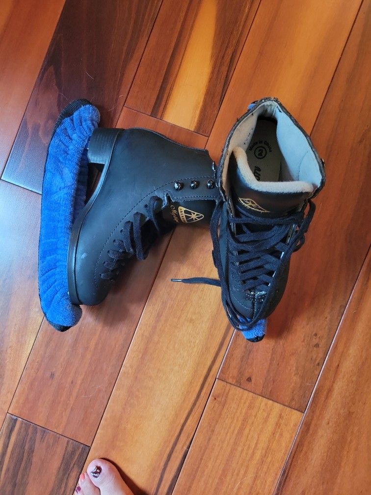 Boys Ice Skating Shoes