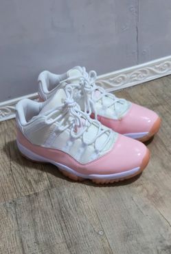 Jordan 11 retro low legend pink size 10 mens 11.5 women
