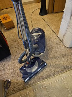 KENMORE Upright Vacuum