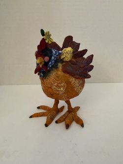 Vintage Farmhouse Chicken Figurine / Figura De Gallina Rústica Decoración