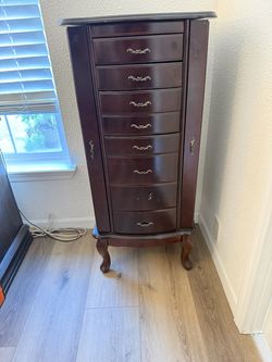 Jewelry cabinet