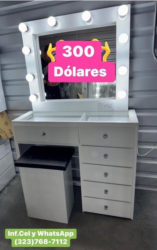 Makeup Vanity Desks With Mirror Lights 