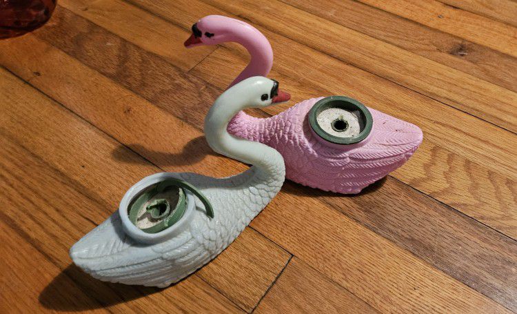 Vintage Pair Of Weighted Floating Swans Plastic