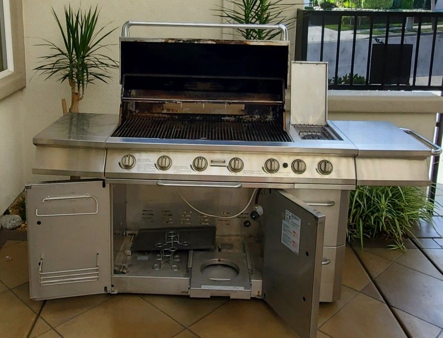 JennAir BBQ Grill Model (contact info removed)LP for Sale in Corona