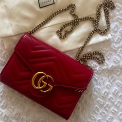 Gucci Marmont Wallet/Purse on chain in Hibis Red