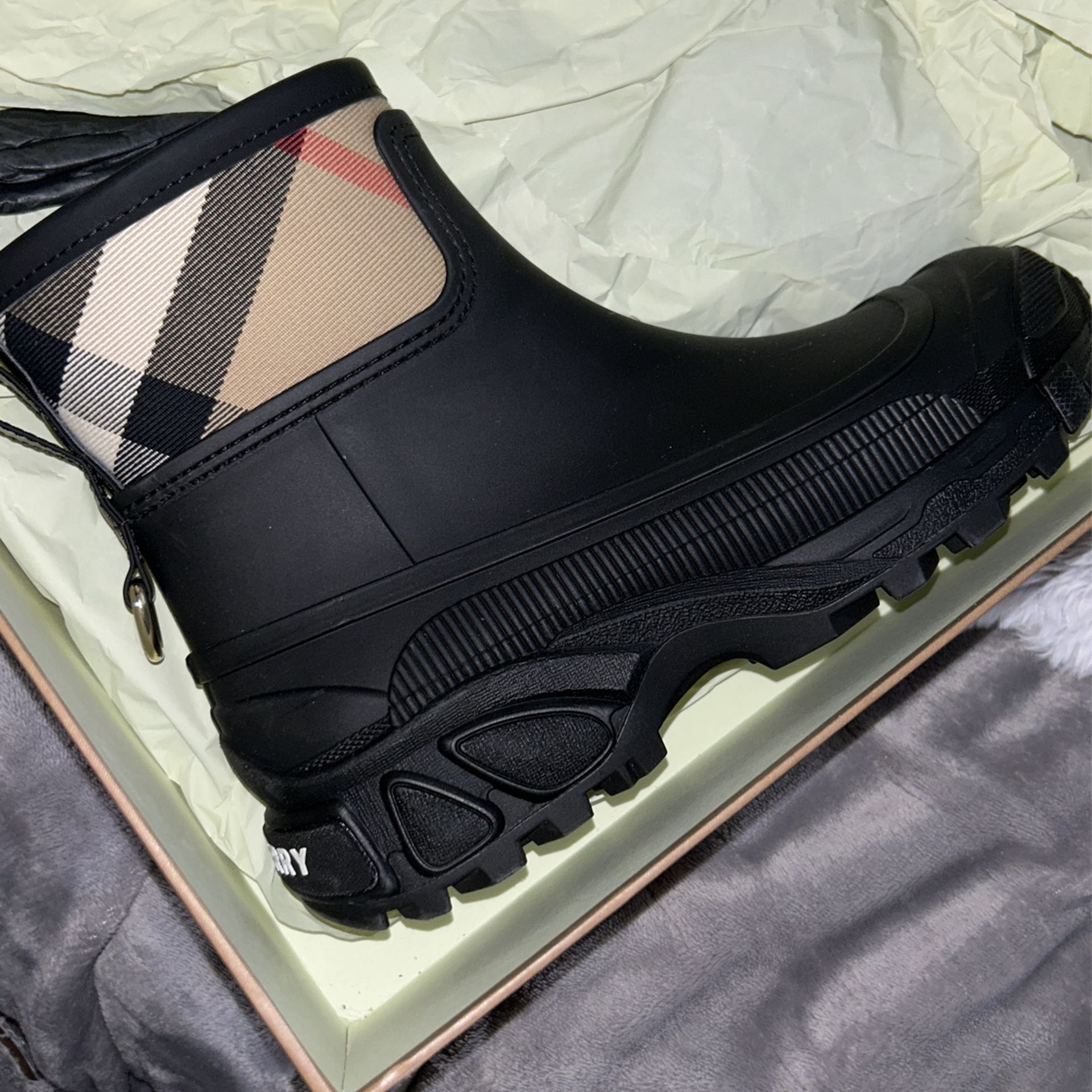 BURBERRY RAINBOOTS😍😍😍