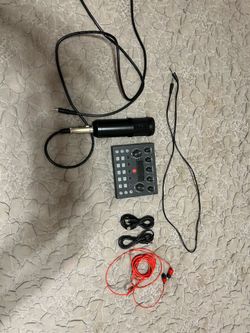 microphone/interface soundboard