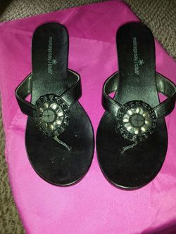 Size 8 Montego Bay Black, small heel, nice.