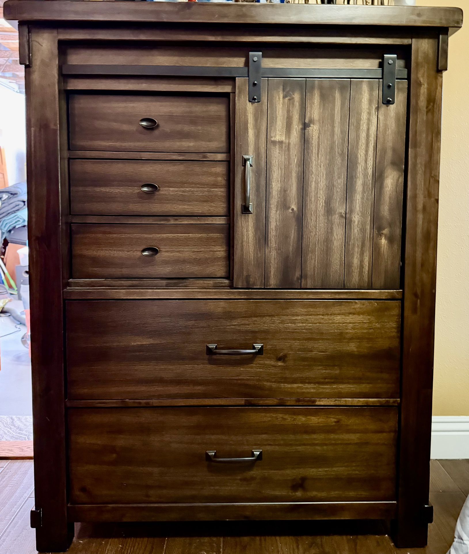 Bedroom Set (5 Pc) QUEEN 