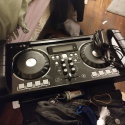 iLIVE™ Mixer+ DJ (Scratch Board)/Karaoke Media Controller 