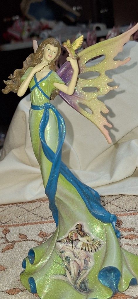 Spread Your Wings From The Wings Of Love Collection Numbered Limited Edition Angel Figurine L2F043