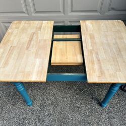 Dining Table With Built In Leaf - Seats 6