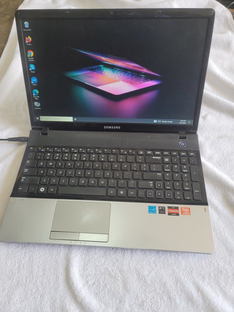 Samsung Laptop With Webcam And DVD