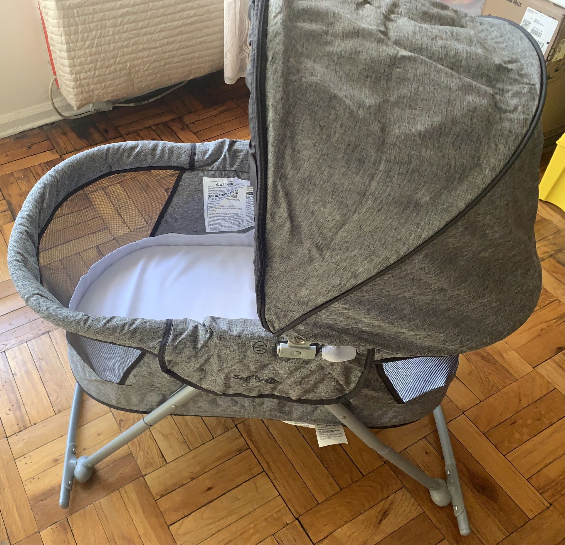 Safety 1st Nap and Go Bassinet Amazon $104 P/up Sheepshead Bay Brooklyn NY