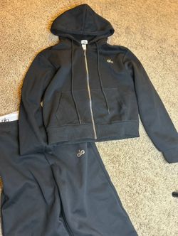 Alo Sweatsuit Sizes 2x Med 1x Small 1x XL 