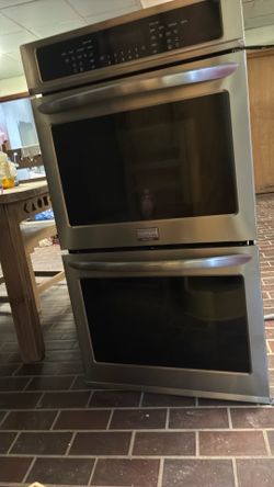 Frigidaire Gallery 30” Double Electric Wall Oven – Stainless Steel