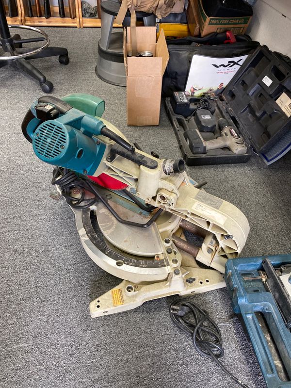Makita LS1013L 10” Dual Beveled Slide Miter Saw for Sale in Carson, CA