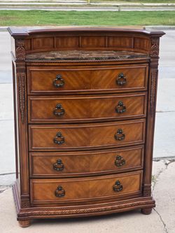 DRESSER