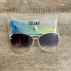 QUAY Dusk To Dawn Sunglasses new with Case