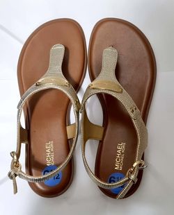 Michael Kors Sandal( Size 6.5)