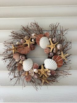 Beautiful seashell wreath