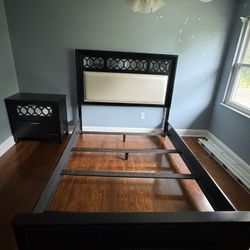 Very Good Condition!!! Queen Bedroom   5 Pieces 