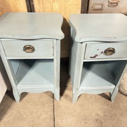 Light blue bedside tabels