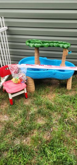 Water table w NEW 6ft umbrella READ DESCRIPTION