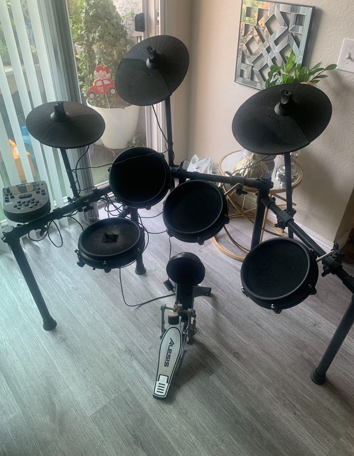 Alesis Nitro Mesh Kit Eight-Piece Electronic Drum Kit with Mesh Heads